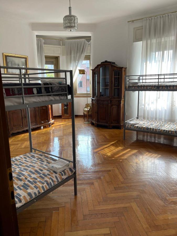 Hostel Corner 32 Мілан Екстер'єр фото